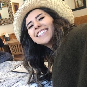 Meet your Posher, Odalys